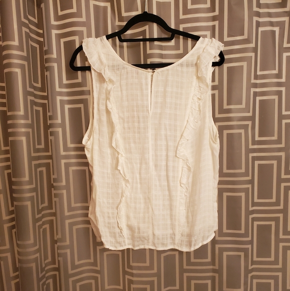 Cream ruffled tank top - Picture 2 of 4